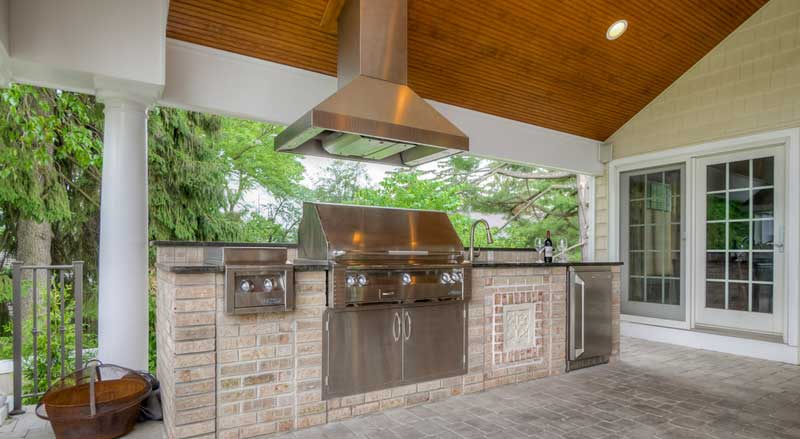 A pavilion with stunning brick outdoor kitchen design