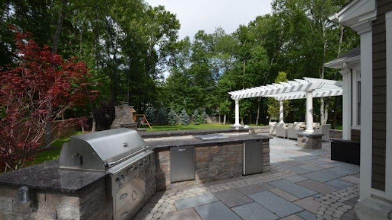 Outdoor Kitchen & Patio Design