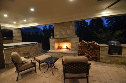 Outdoor Fireplace and Spa