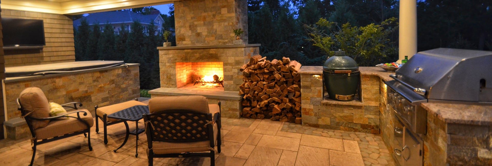 OUTDOOR LIVING SPACES