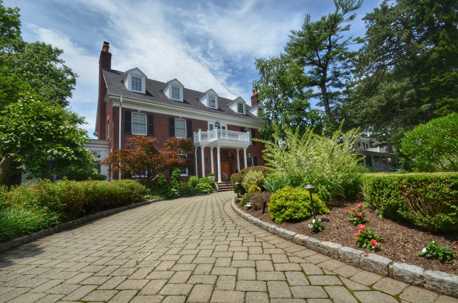 Expansive Raised Terrace, Glen Ridge, NJ Sponzilli Landscape Group